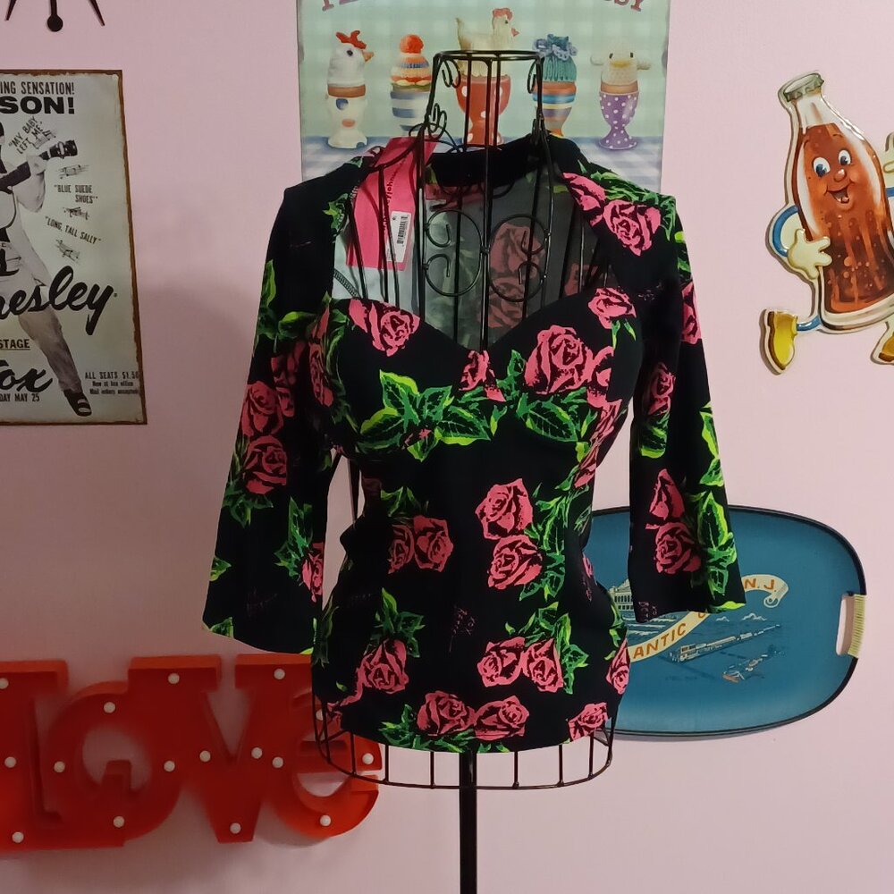 Floral Sweetheart Neck Top in Black & Pink by